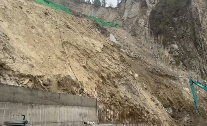केंद्रीय मंत्री अजय टम्टा ने स्वाला डेंजर जोन का किया निरीक्षण, NH कार्यों में तेजी लाने के दिए निर्देश